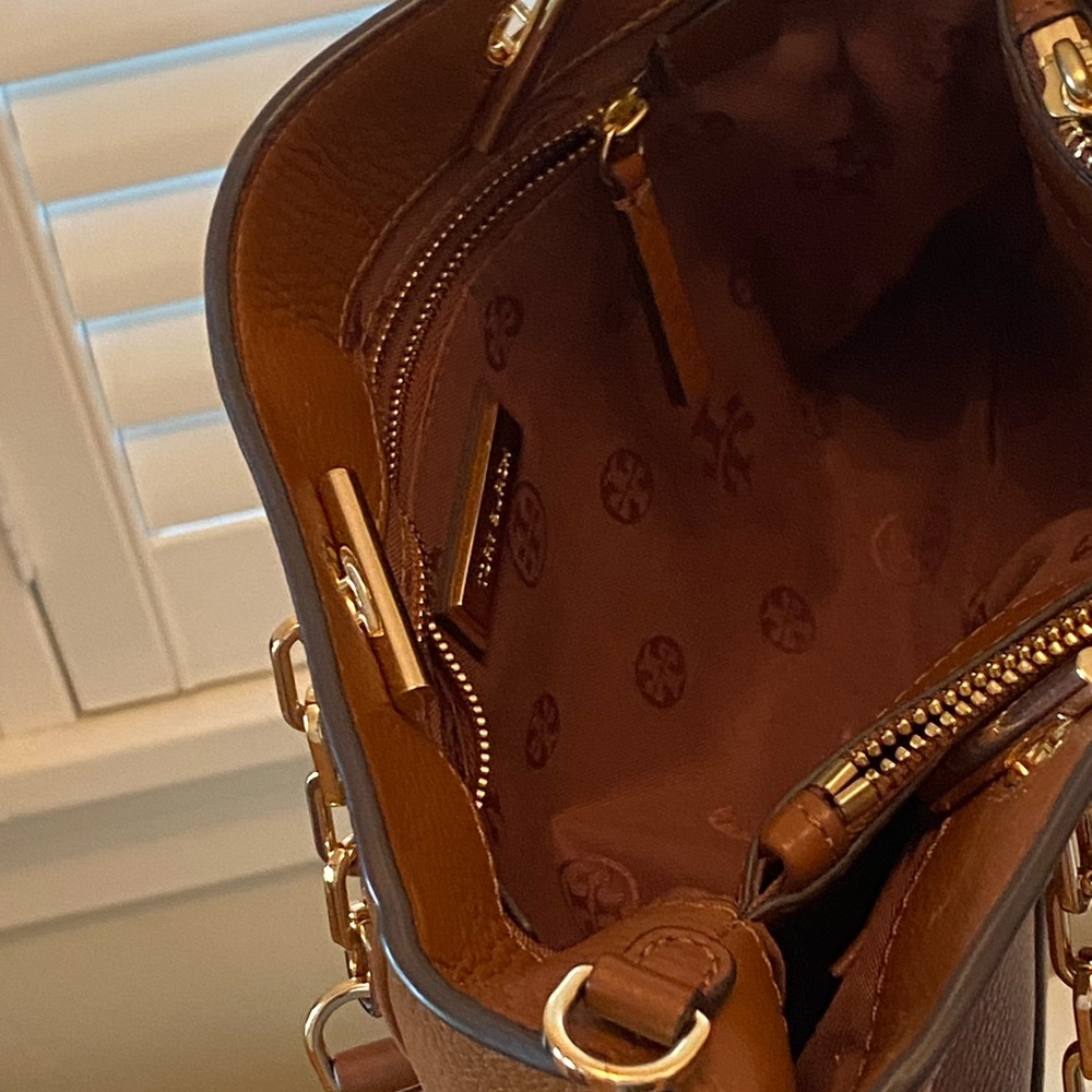 Tory Burch Tan Structured Tote with Gold Logo - Picture 6 of 10